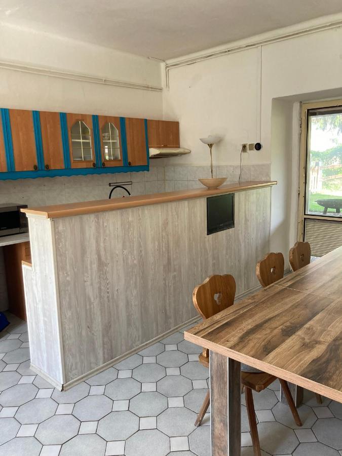 Prijemny Apartman Se Zahradou Ostresany Extérieur photo